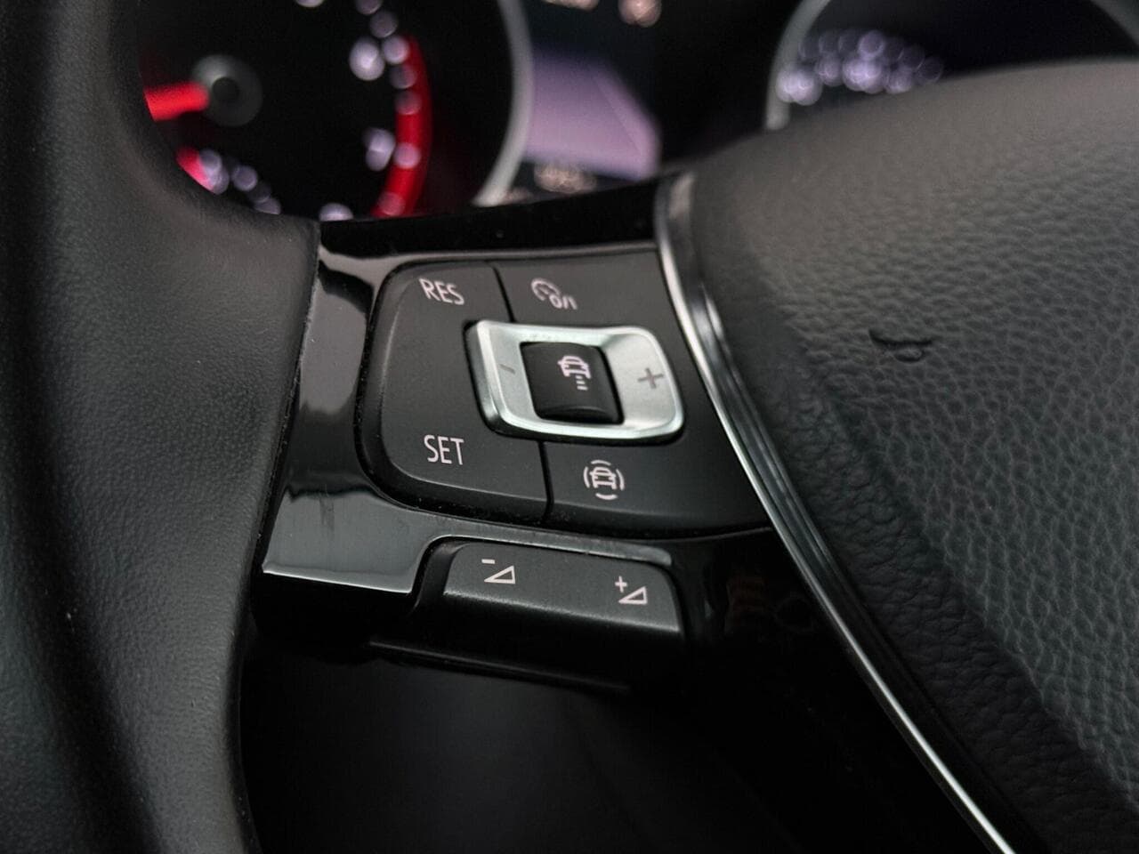 Volkswagen Tiguan thumbnail Misc Controls