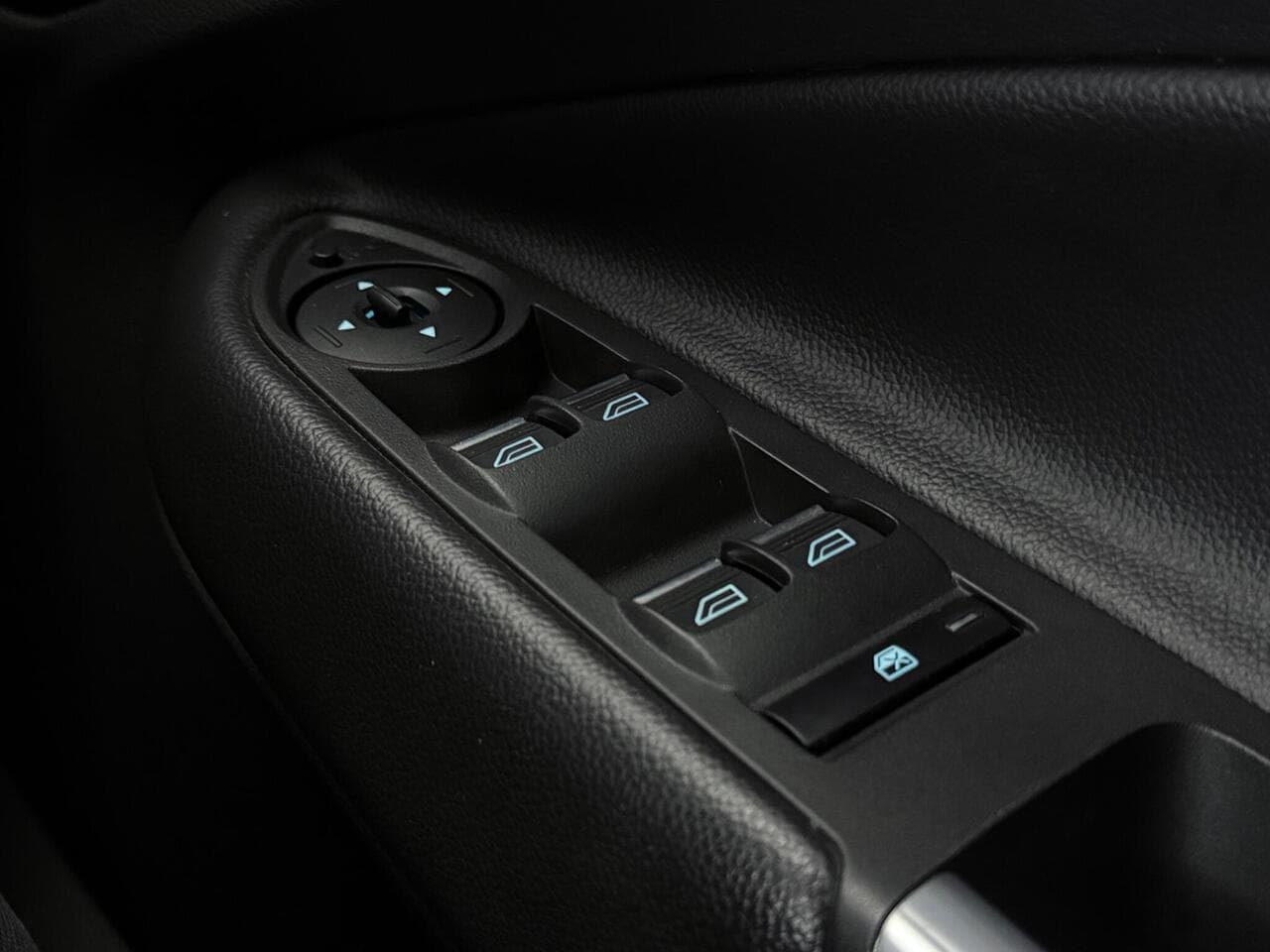 Ford Kuga thumbnail Misc Controls