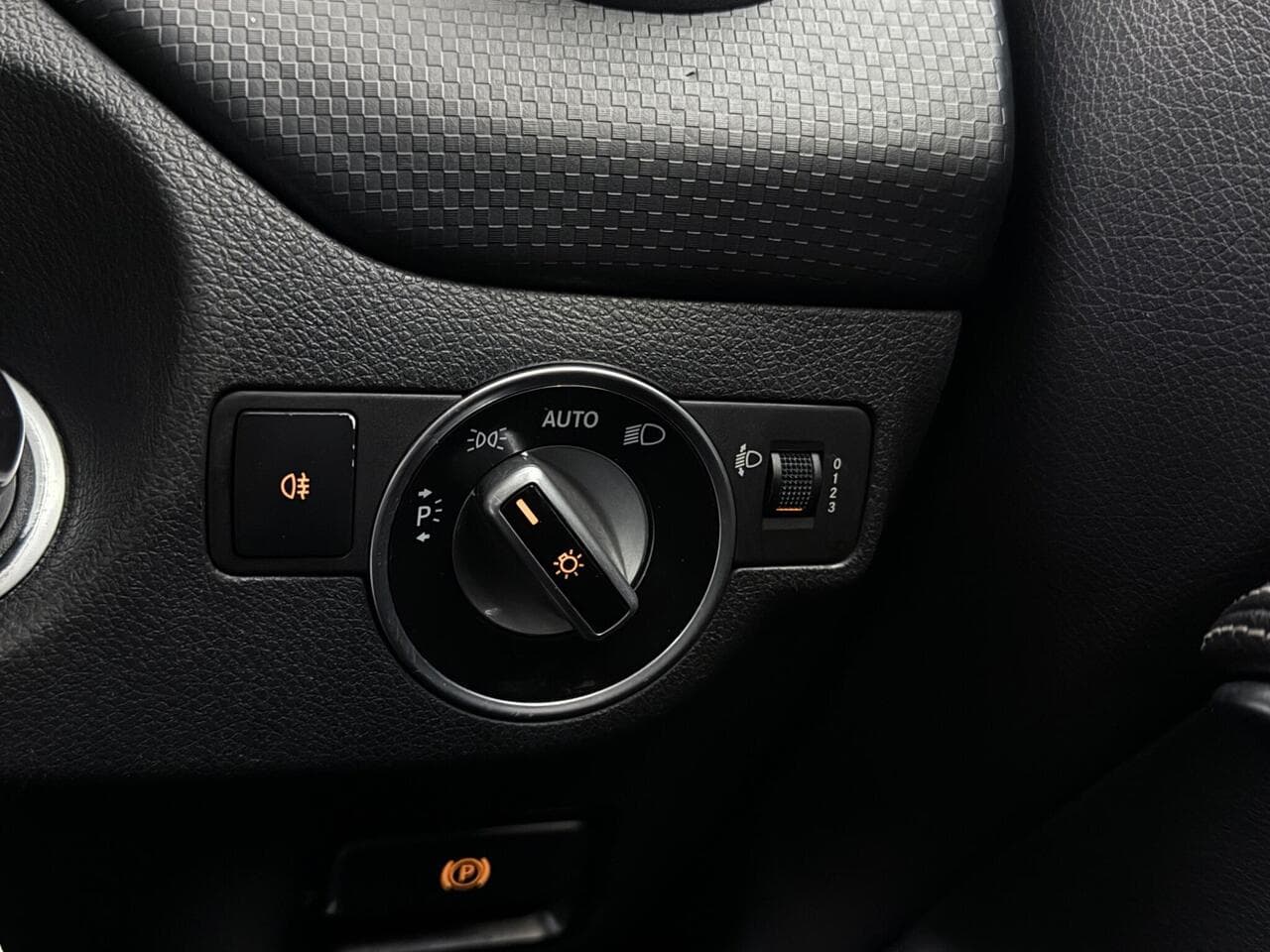 Mercedes-Benz A Class thumbnail Misc Controls