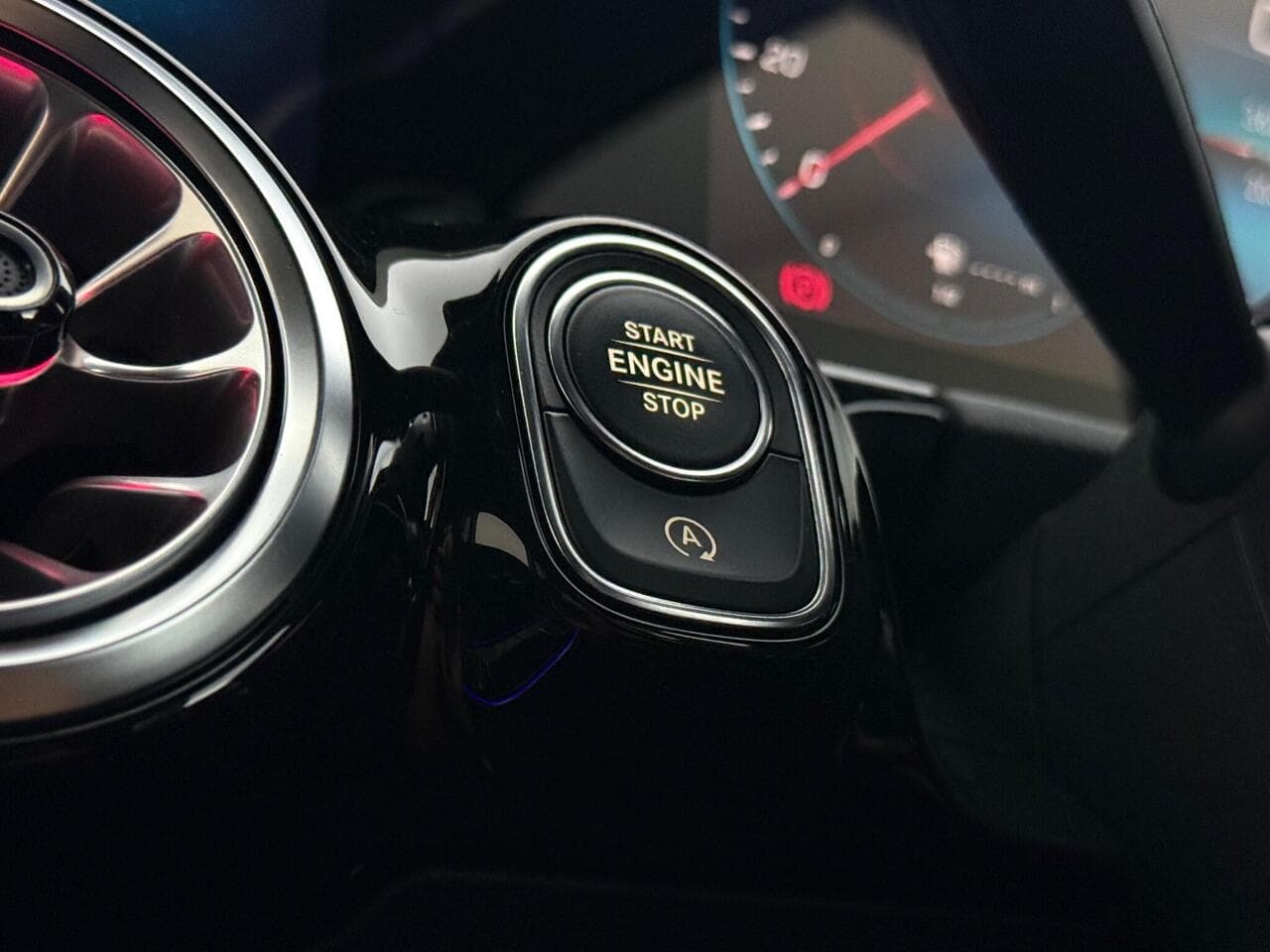 Mercedes-Benz GLA thumbnail Misc Controls