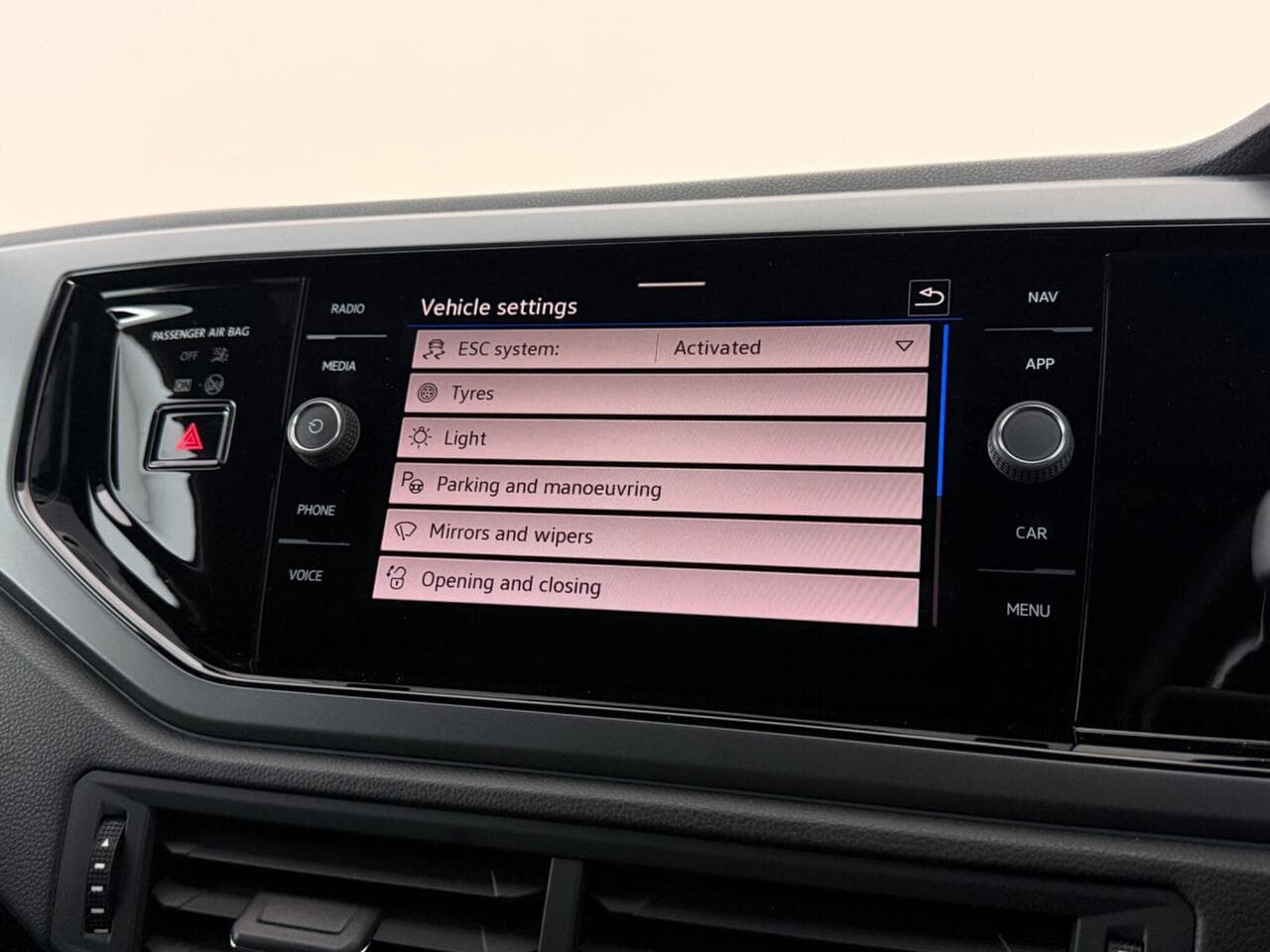 Volkswagen Polo thumbnail Infotainment System