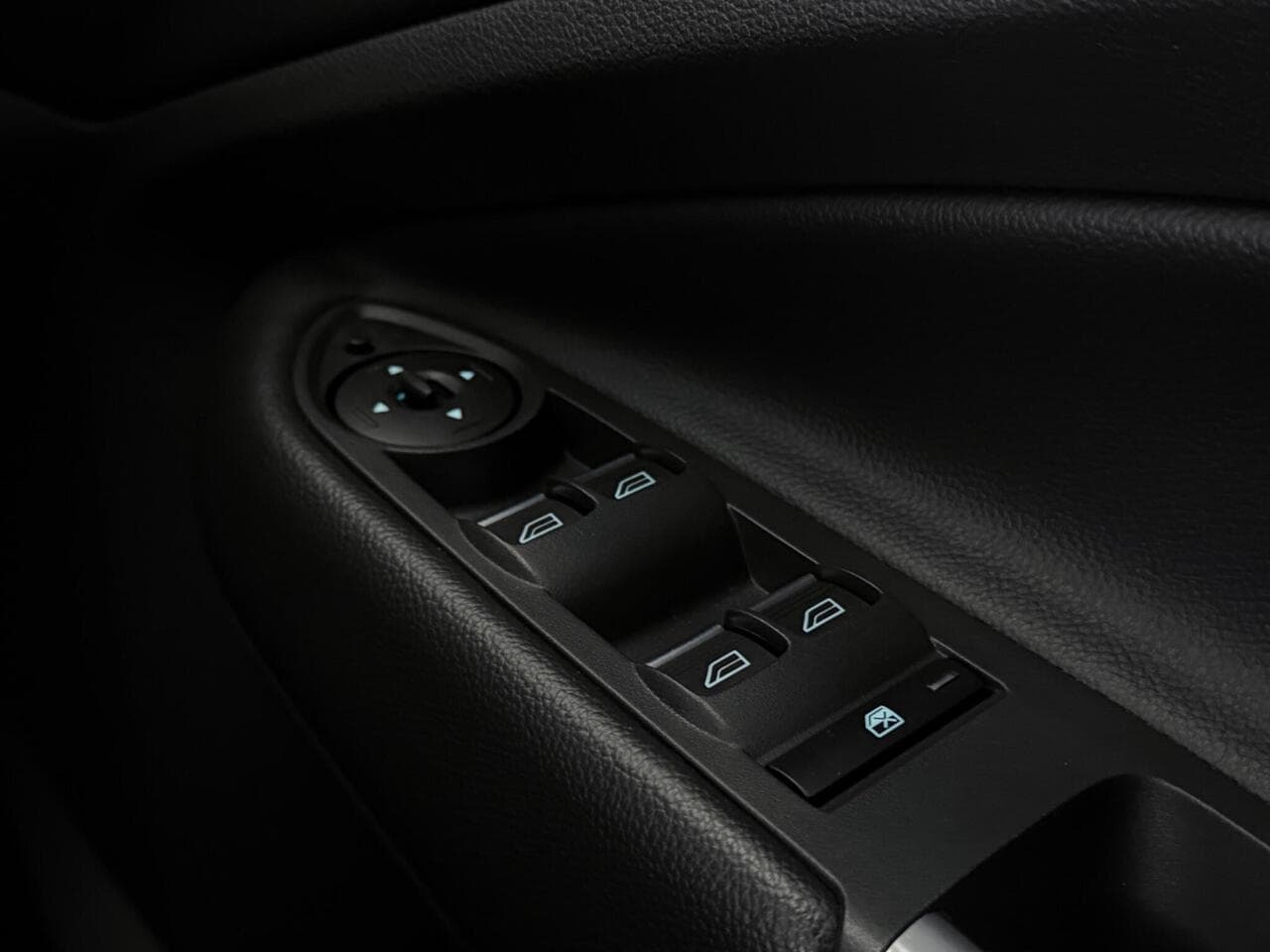 Ford Kuga thumbnail Misc Controls