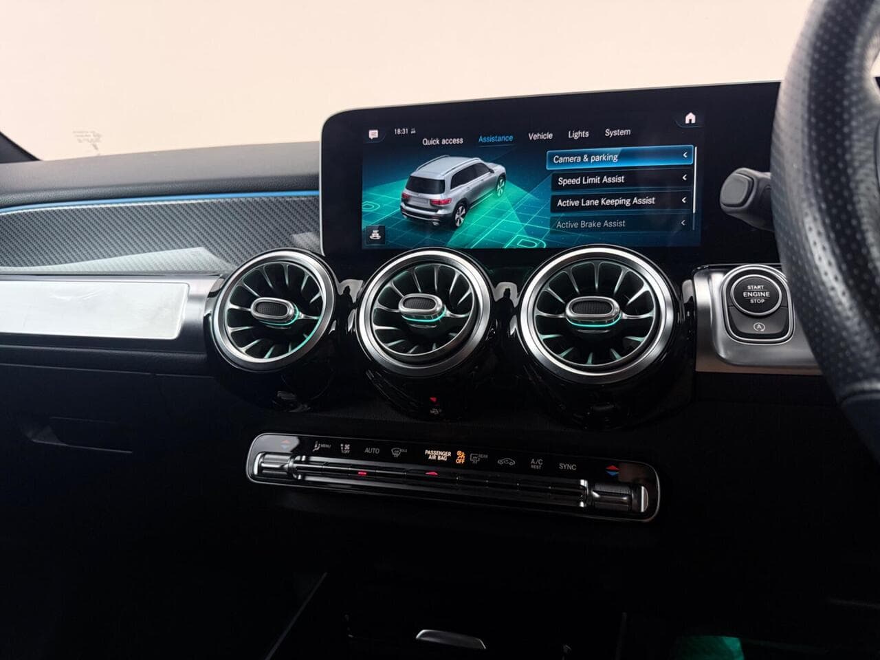 Mercedes-Benz GLB thumbnail Infotainment System