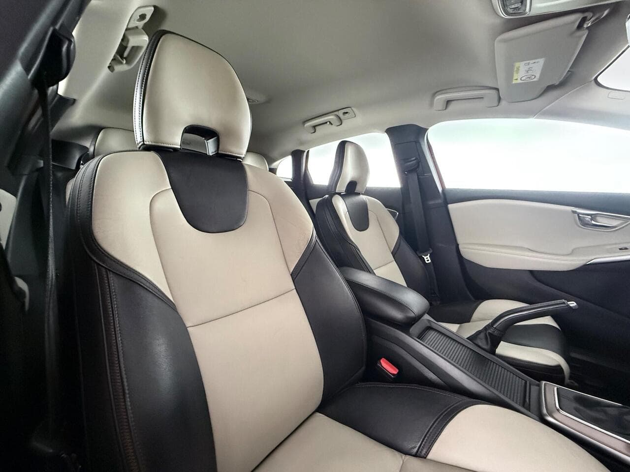 Volvo V40 Cross Country thumbnail Seat Driver