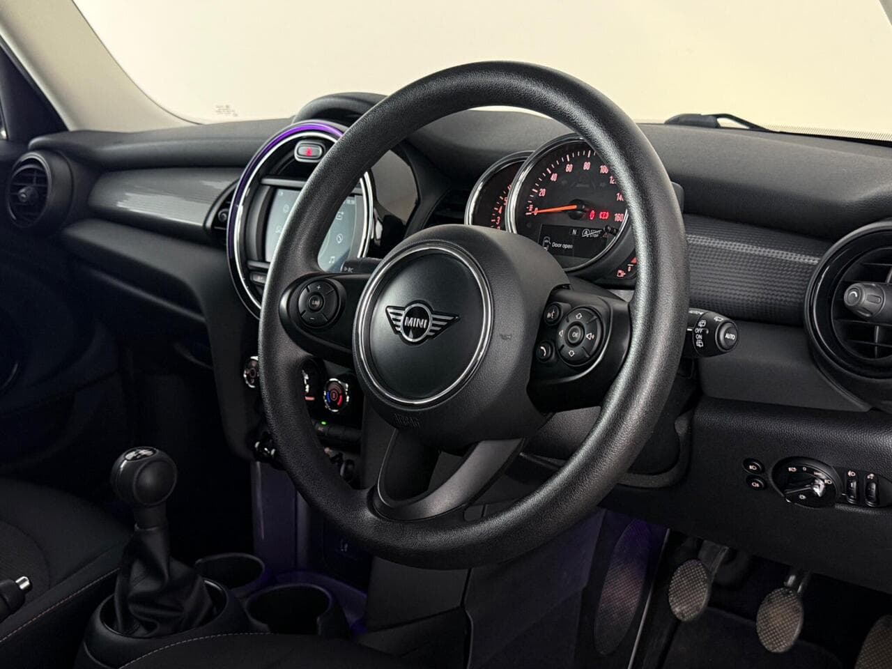MINI Hatch thumbnail Interior Front