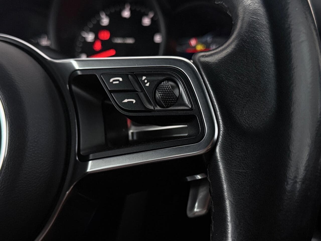 Porsche Macan thumbnail Misc Controls