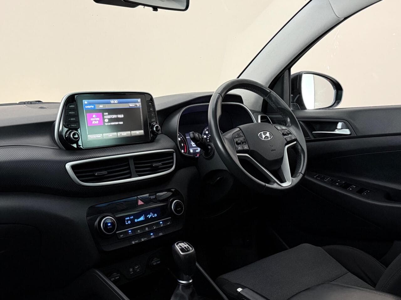 Hyundai TUCSON thumbnail Interior Front