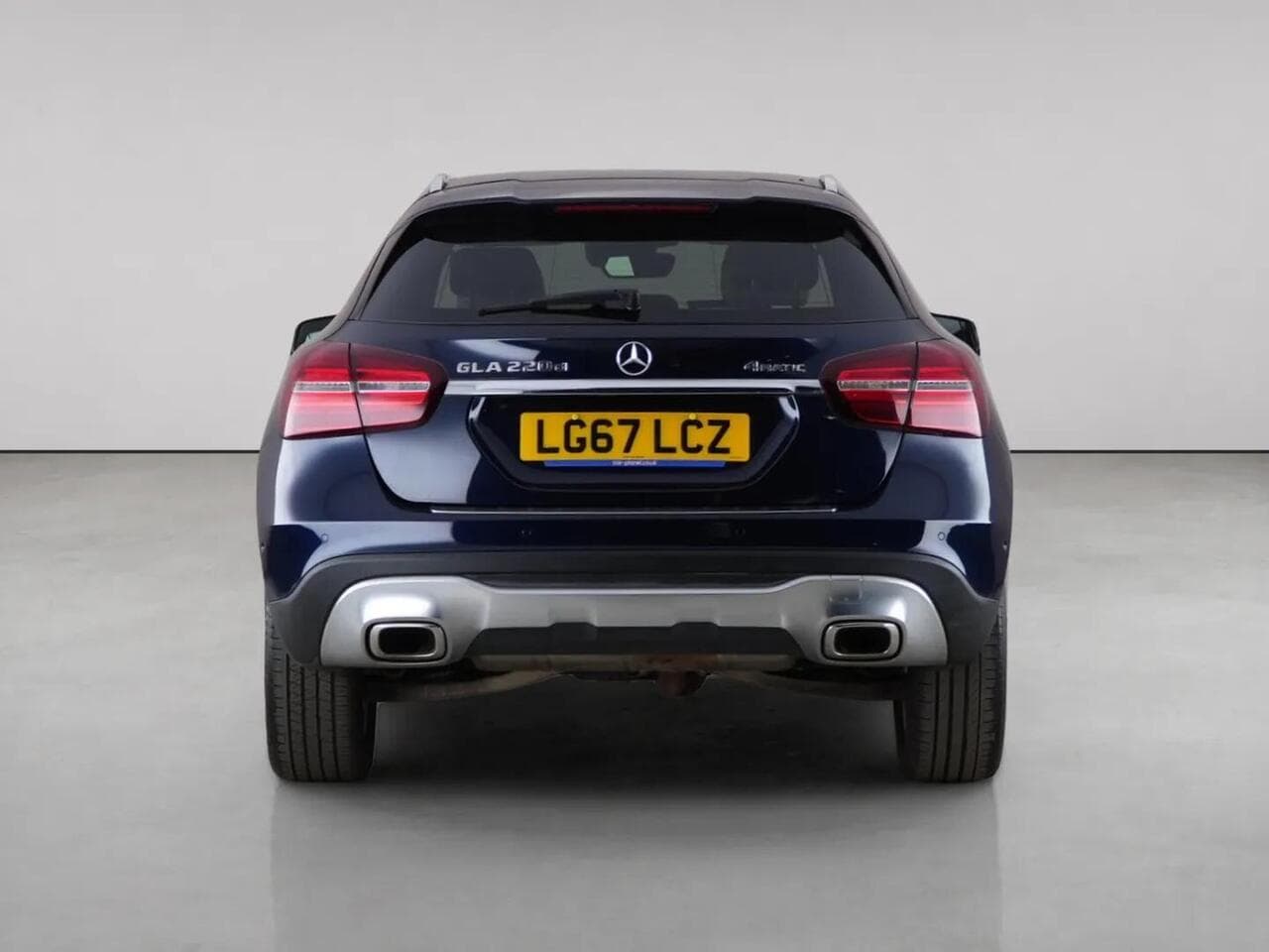 Mercedes-Benz GLA thumbnail Rear