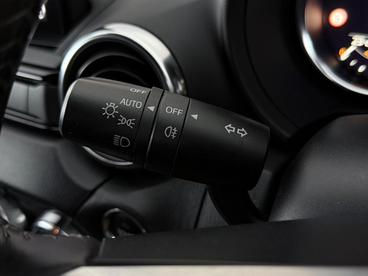 Mazda MX-5 thumbnail Misc Controls