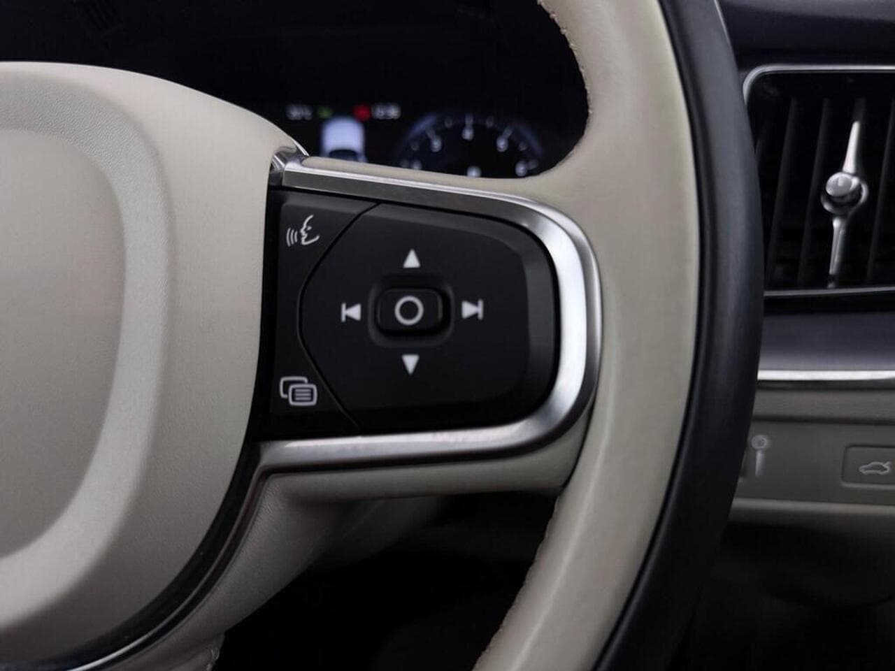 Volvo XC60 thumbnail Misc Controls