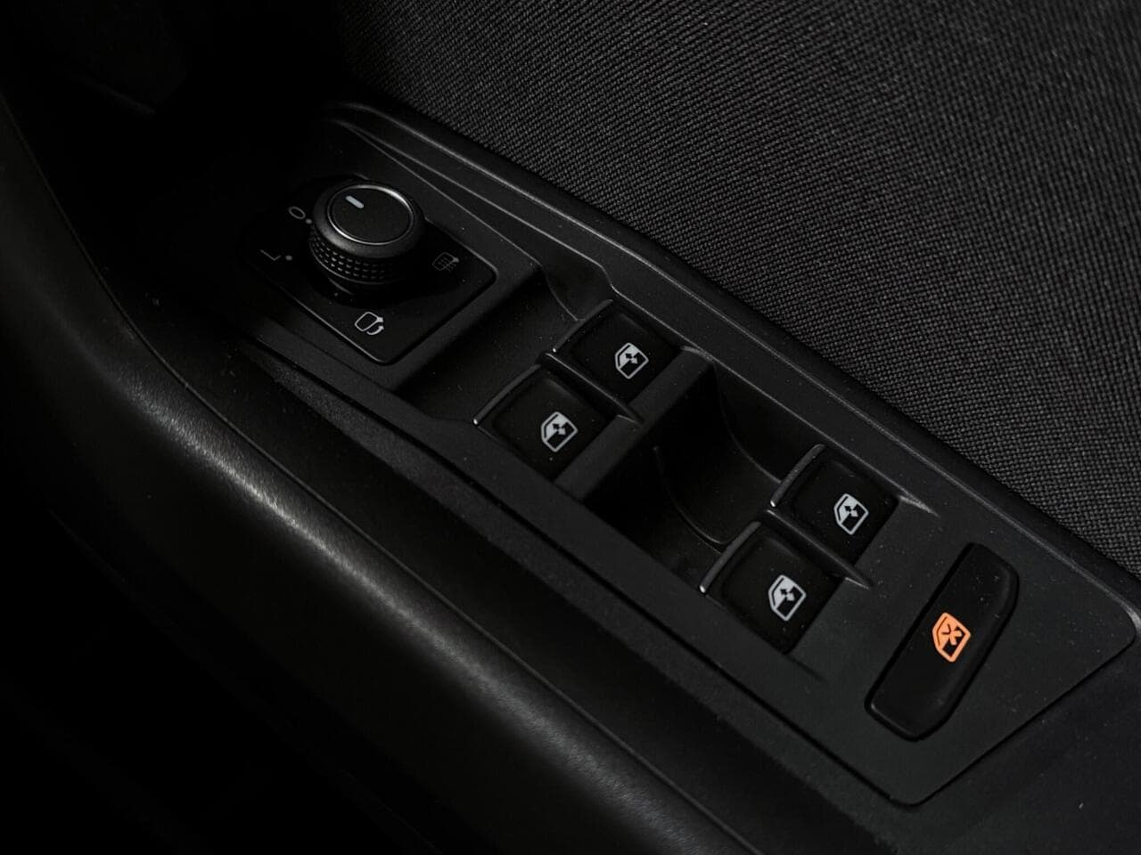 Volkswagen T-Roc thumbnail Misc Controls