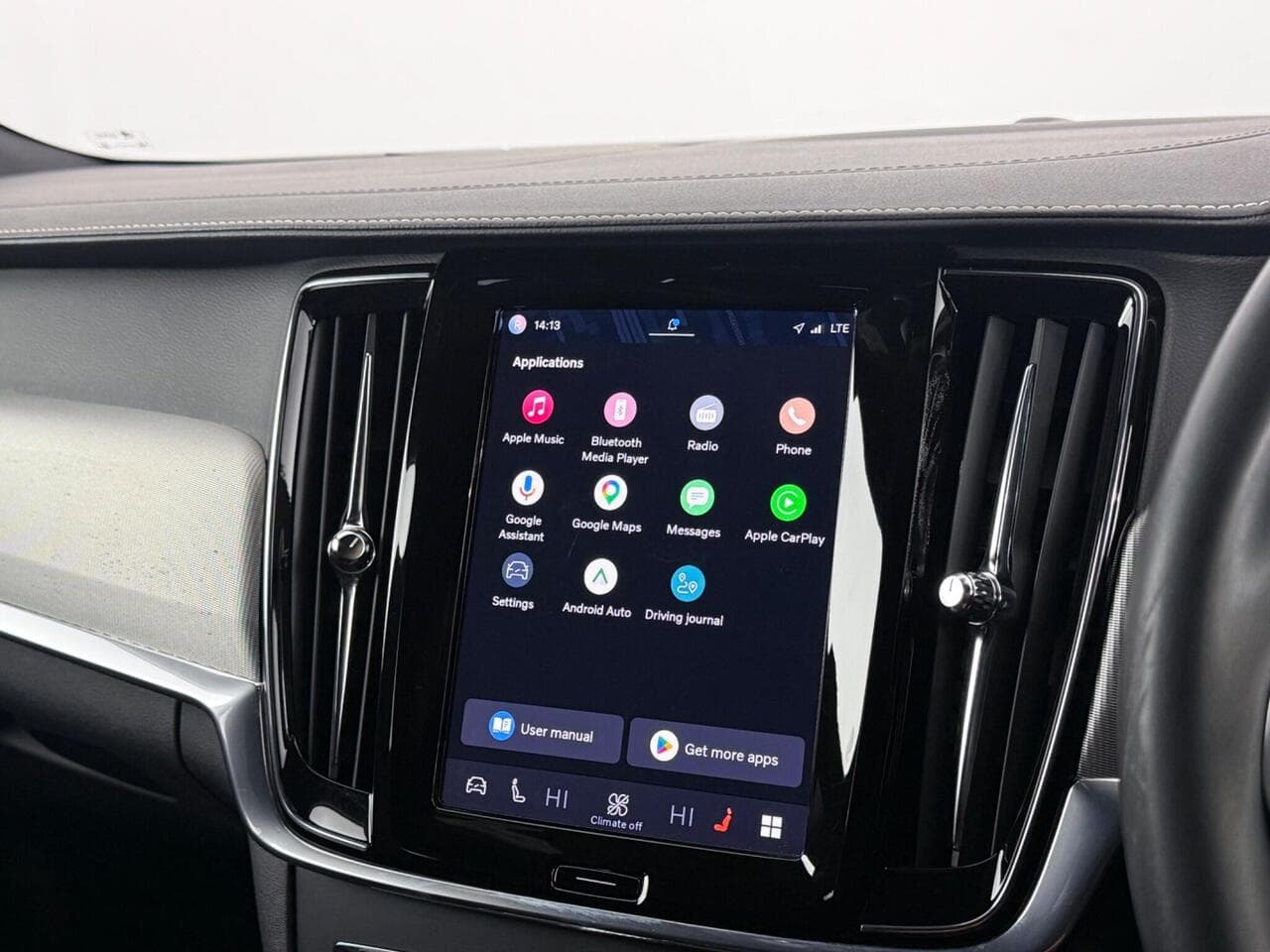 Volvo V90 thumbnail Infotainment System