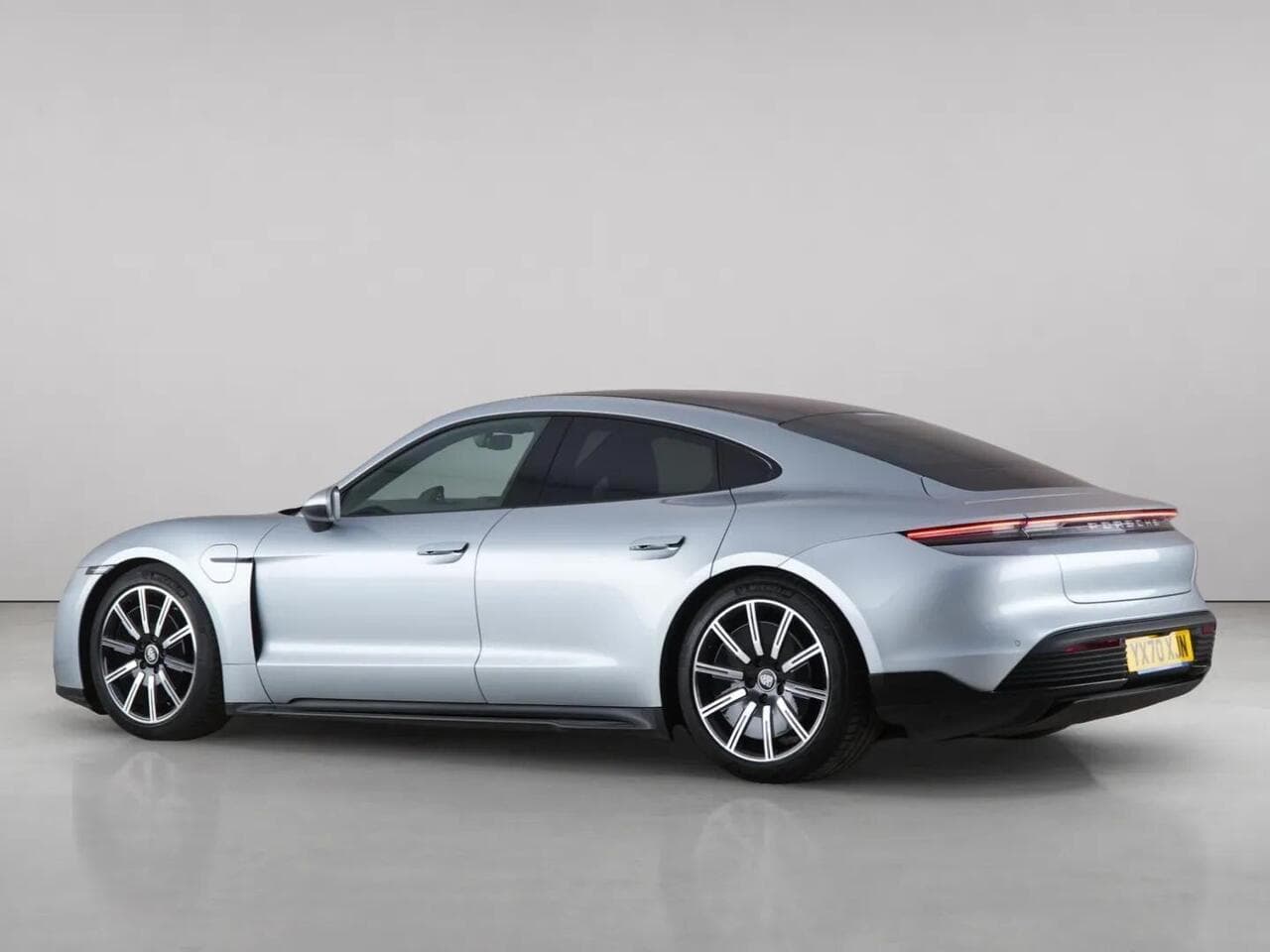 Porsche Taycan thumbnail Rear Left