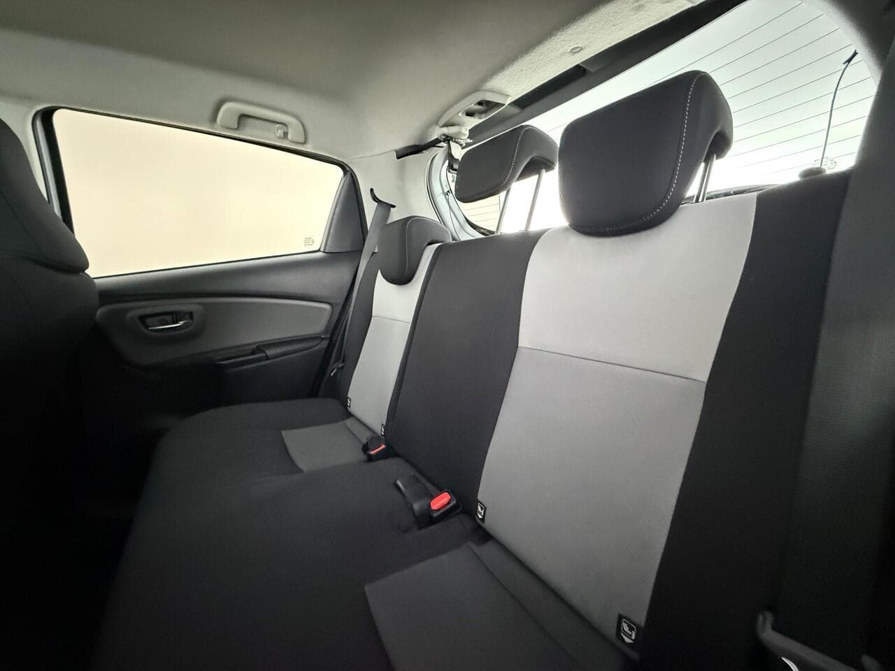 Toyota Yaris thumbnail Seats Rear