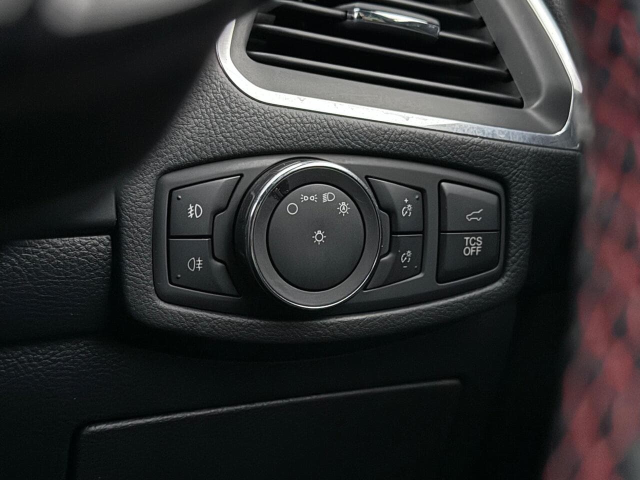 Ford Edge thumbnail Misc Controls