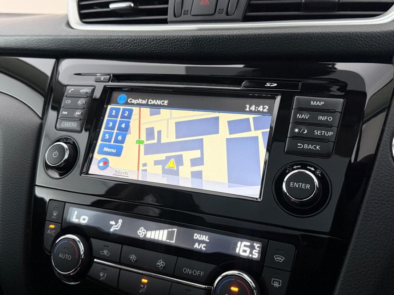 Nissan Qashqai thumbnail Infotainment System