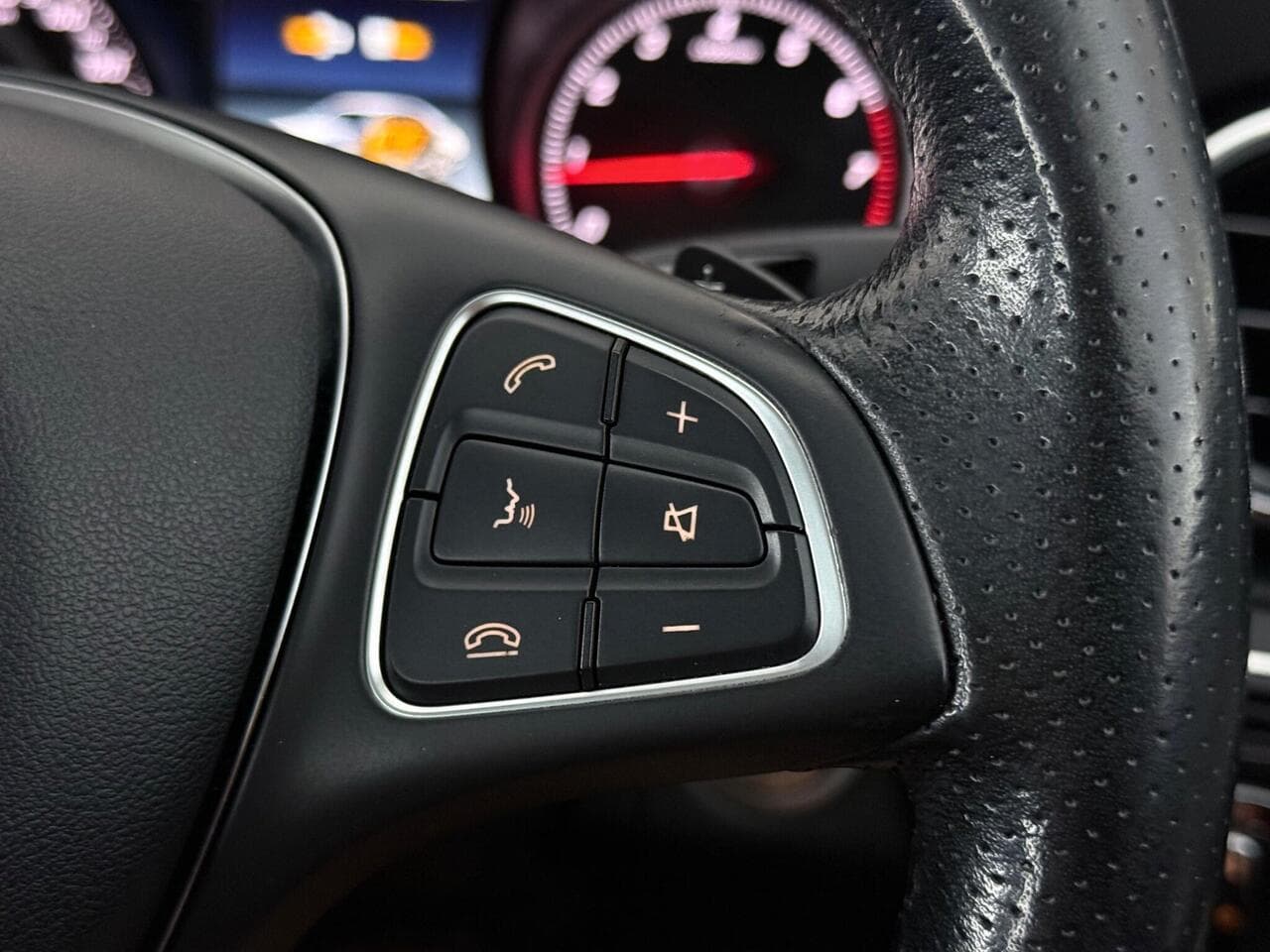Mercedes-Benz C Class thumbnail Misc Controls