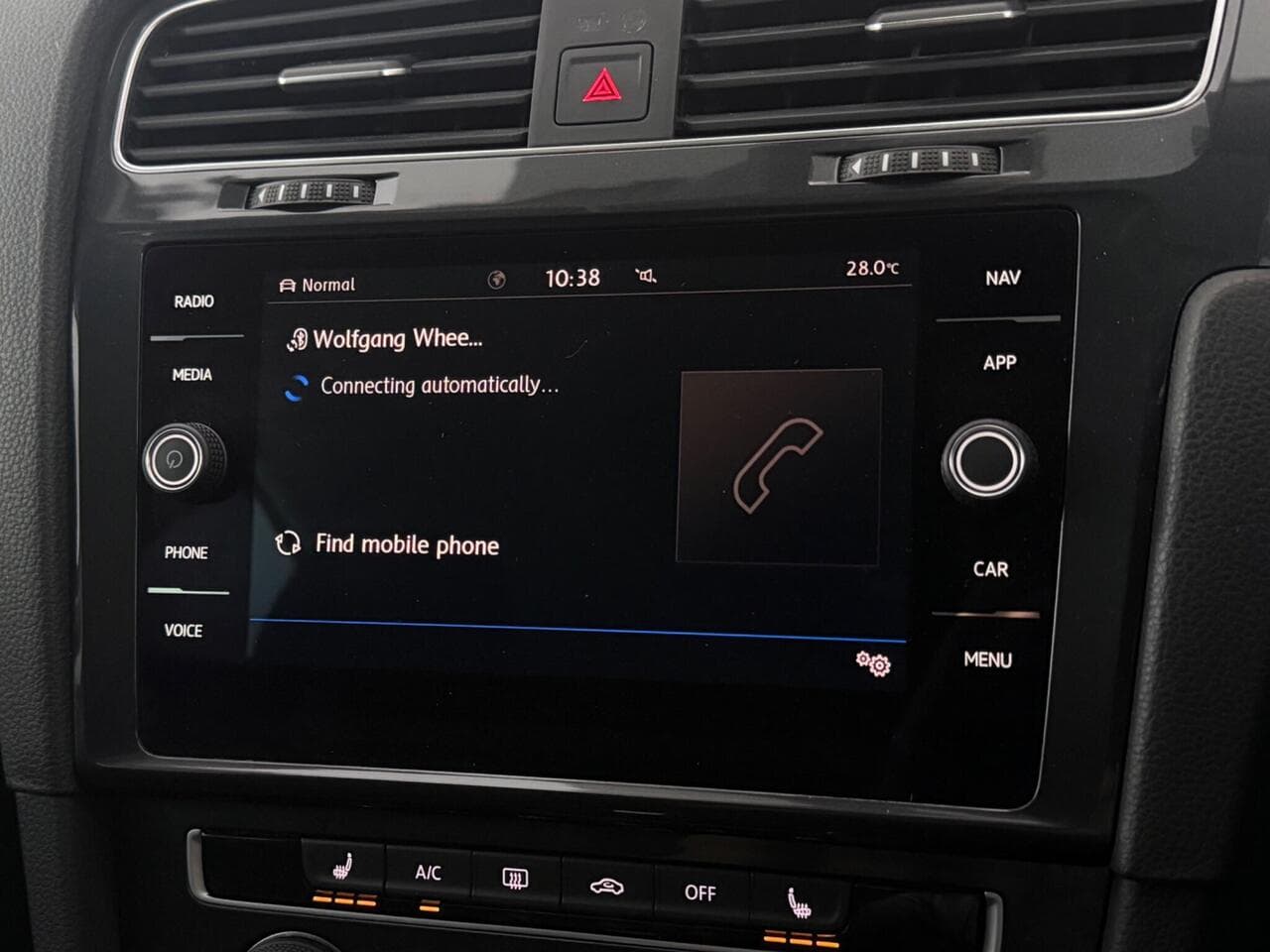 Volkswagen Golf thumbnail Infotainment System