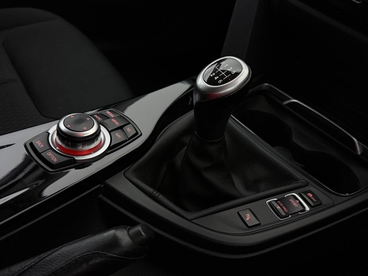 BMW 3 Series thumbnail Interior Front