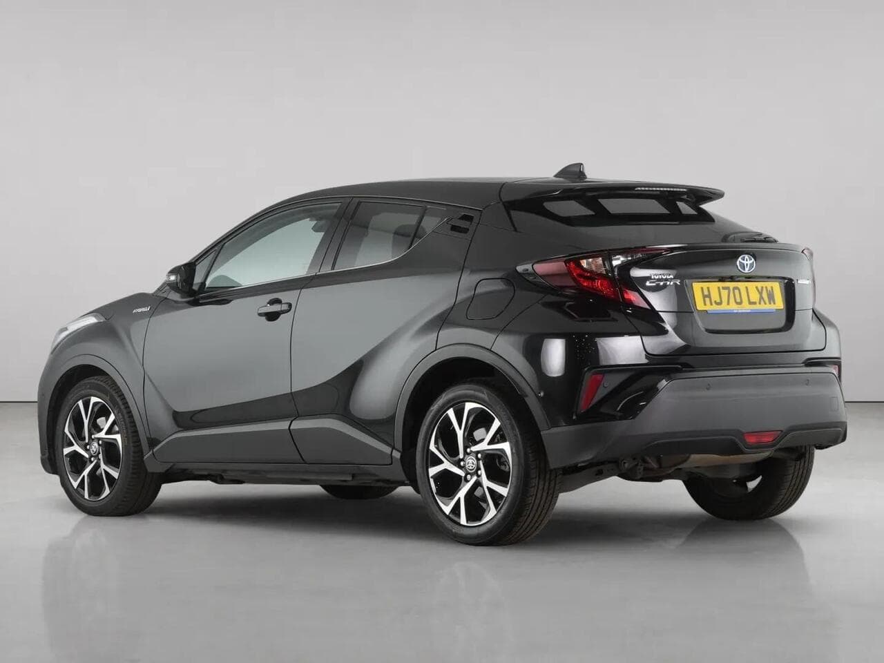 Toyota C-HR thumbnail Rear Left
