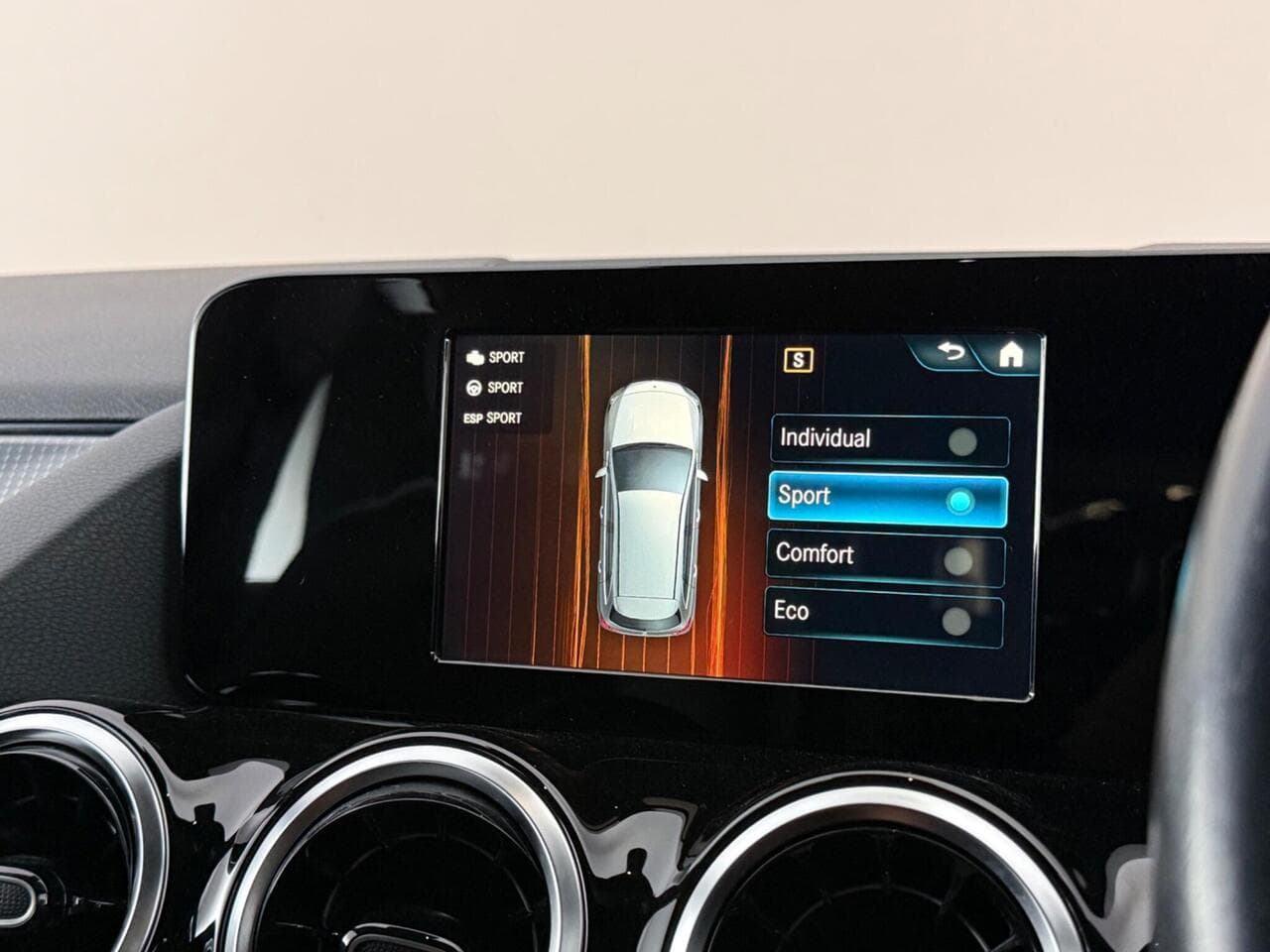 Mercedes-Benz B Class thumbnail Infotainment System