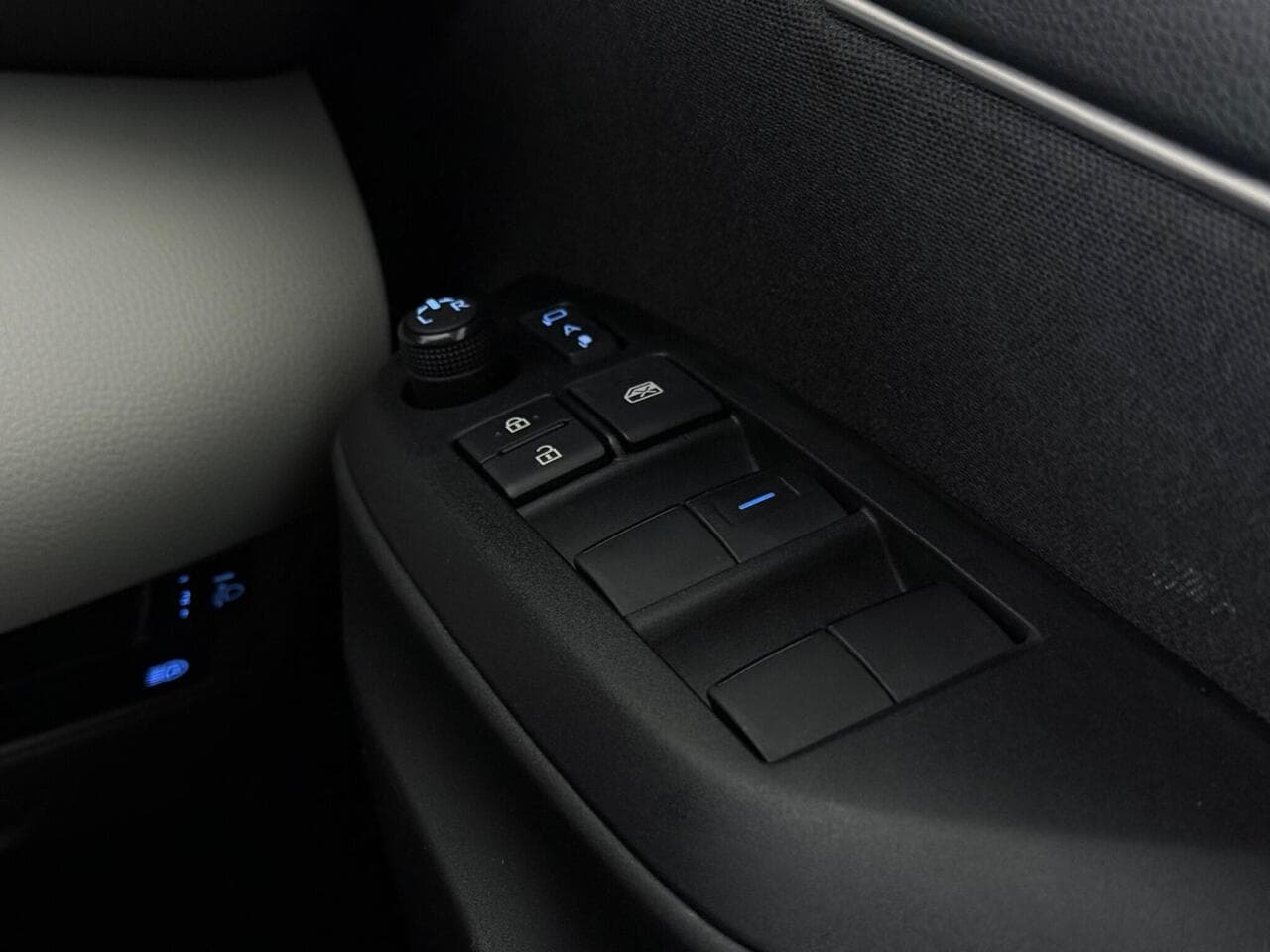 Toyota Yaris thumbnail Misc Controls