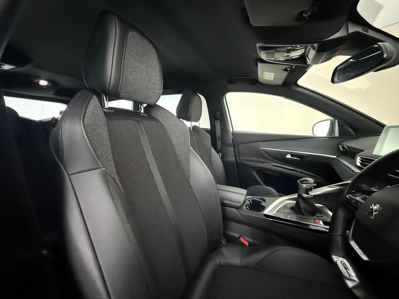 Peugeot 5008 thumbnail Seat Driver