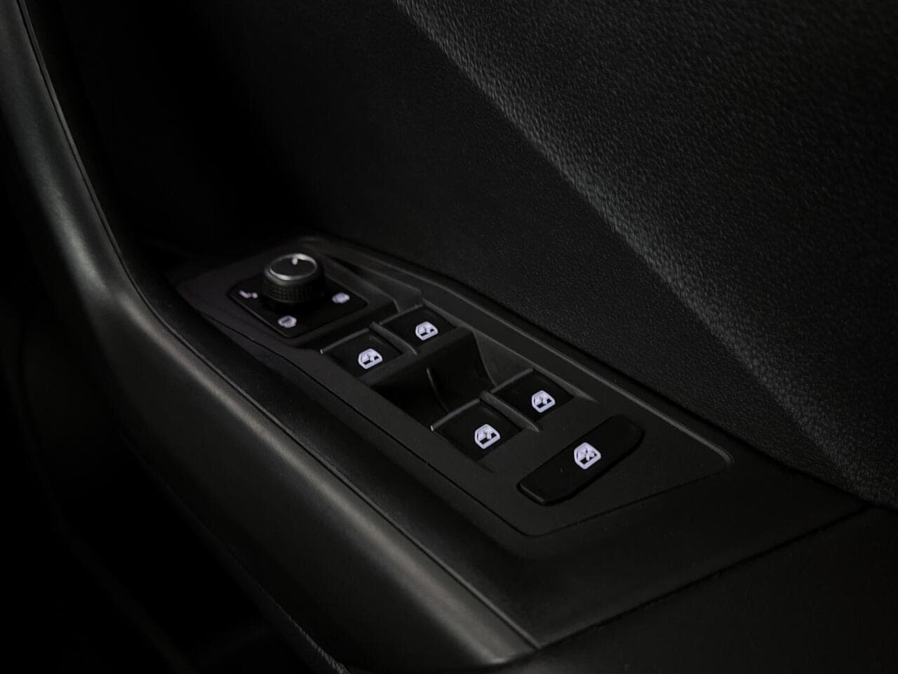 Volkswagen T-Roc thumbnail Misc Controls
