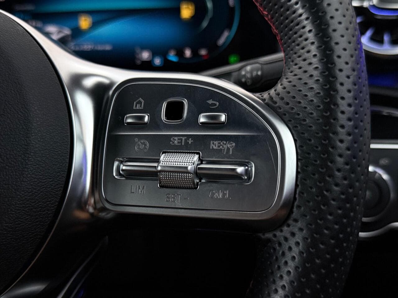 Mercedes-Benz CLA thumbnail Misc Controls