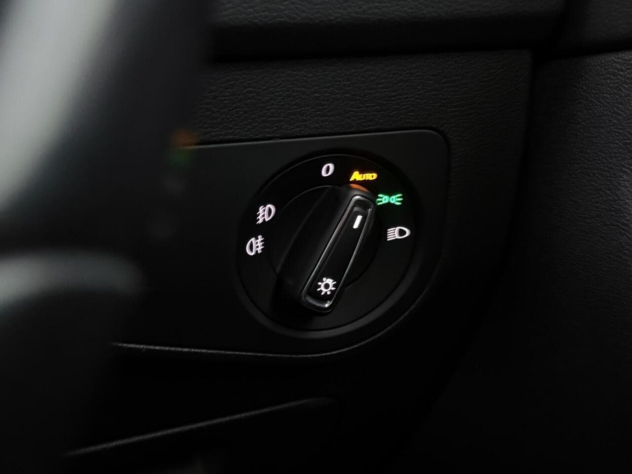 Volkswagen Tiguan thumbnail Misc Controls