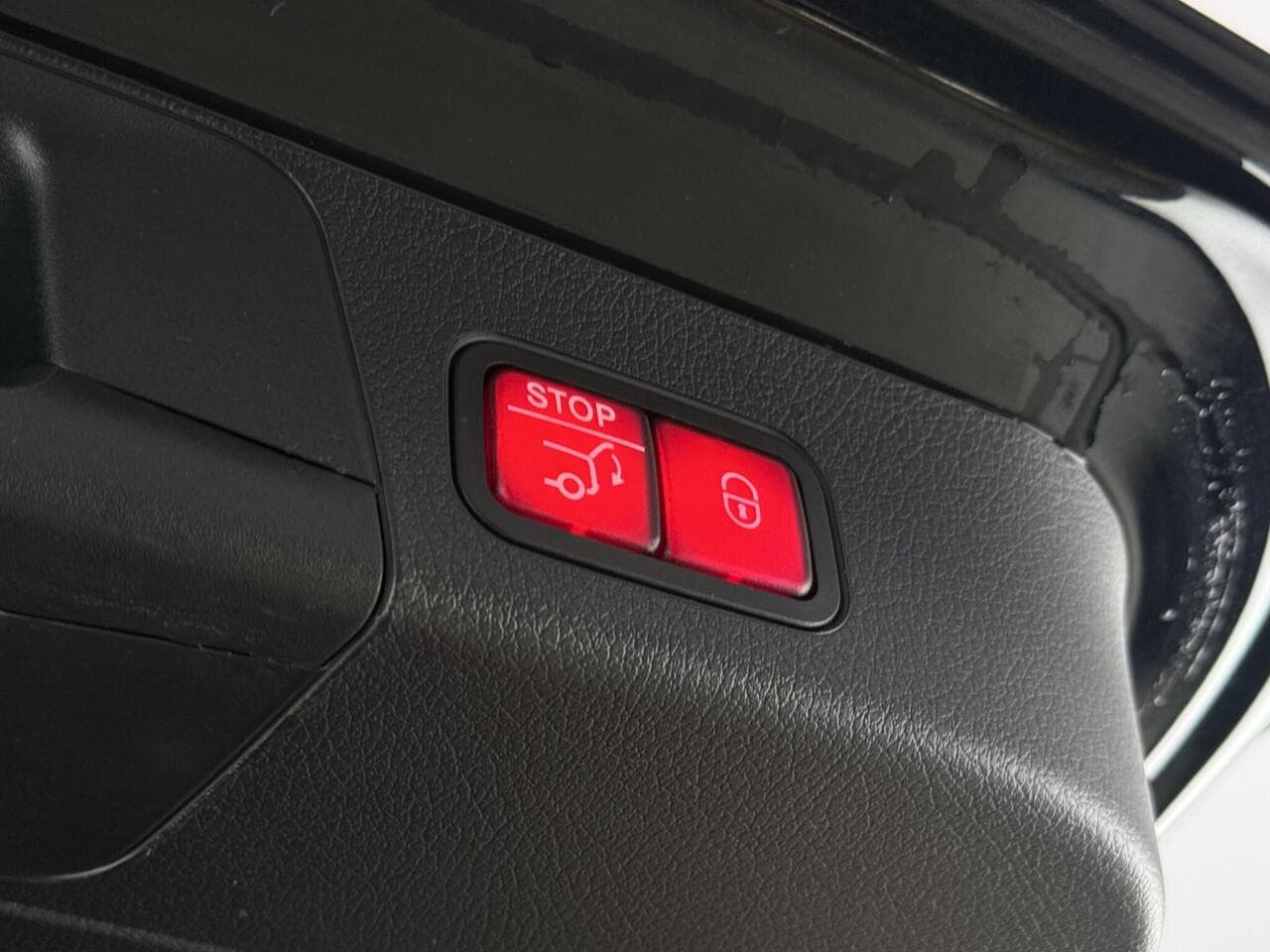 Mercedes-Benz GLB thumbnail Misc Controls