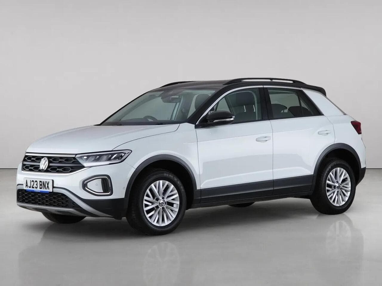 Volkswagen T-Roc thumbnail Front Left