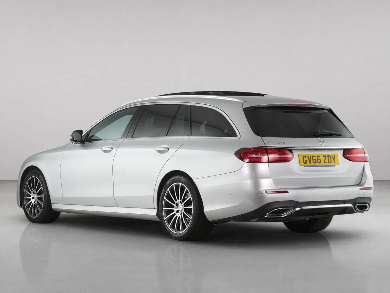 Mercedes-Benz E Class thumbnail Rear Left