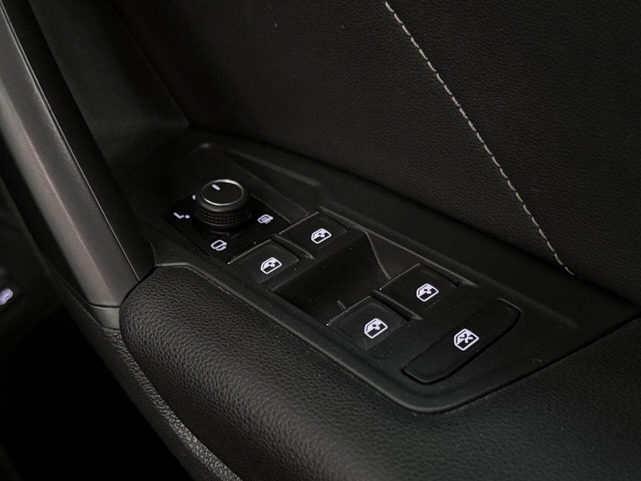 Volkswagen Tiguan thumbnail Misc Controls