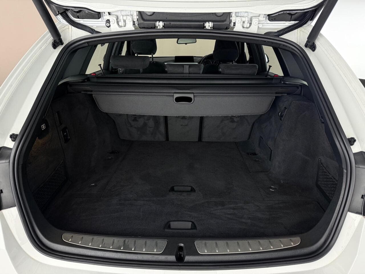 BMW 3 Series thumbnail Boot