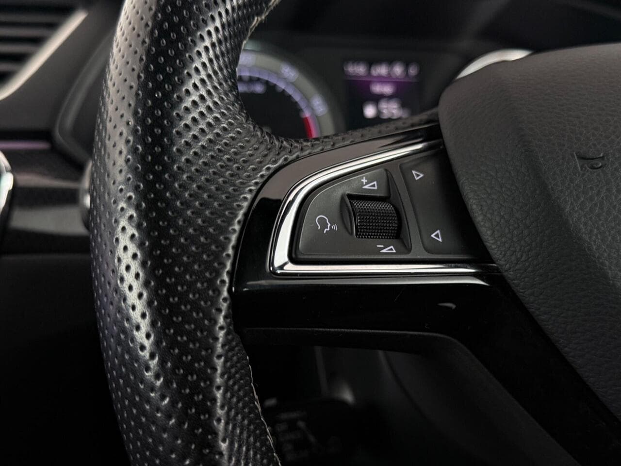 Skoda Superb thumbnail Misc Controls