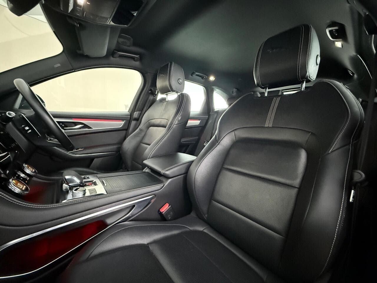 Jaguar F-PACE thumbnail Seat Front Passenger