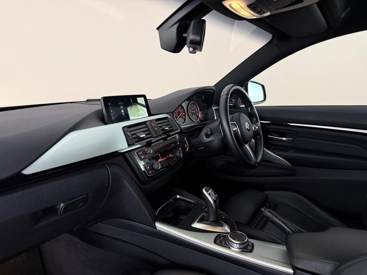 BMW 4 Series thumbnail Interior Front
