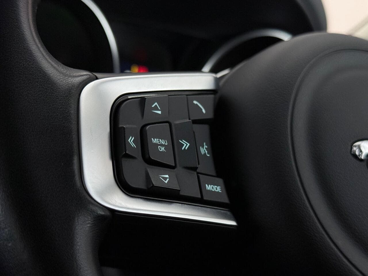 Jaguar F-PACE thumbnail Misc Controls