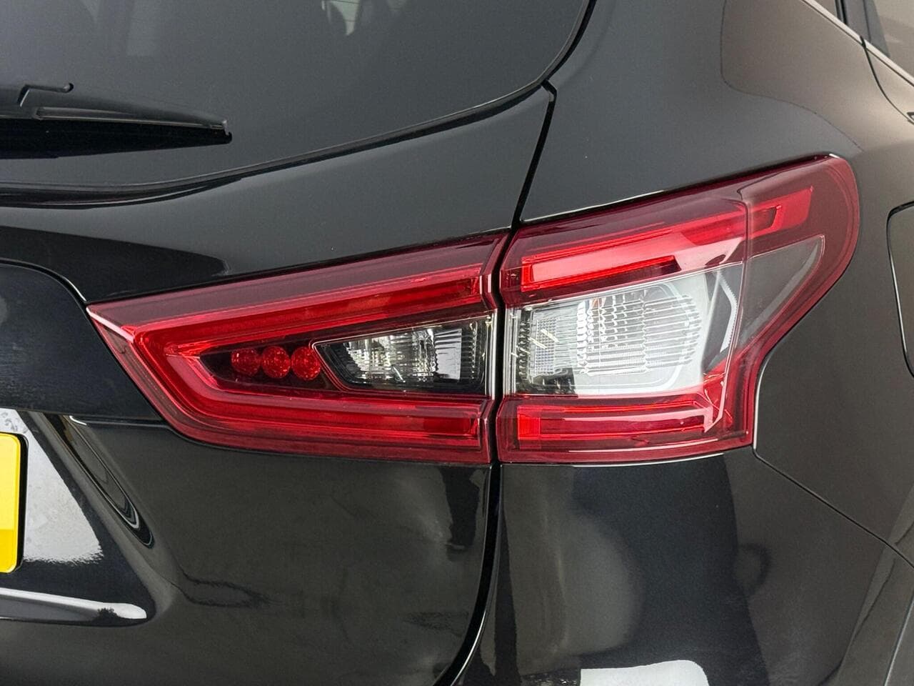 Nissan Qashqai thumbnail Lights Rear