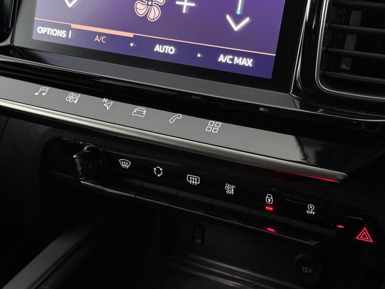 Citroen C5 Aircross thumbnail Infotainment System