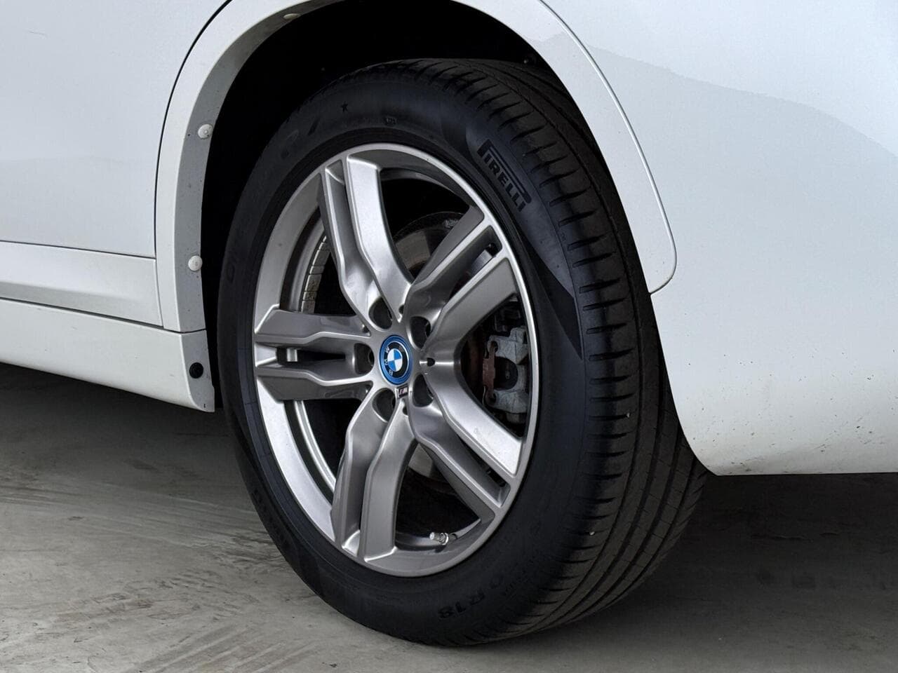 BMW X1 thumbnail Wheel