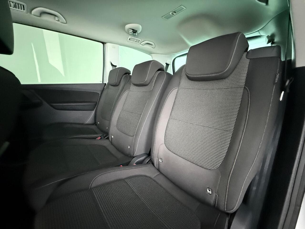 Volkswagen Sharan thumbnail Seats Rear