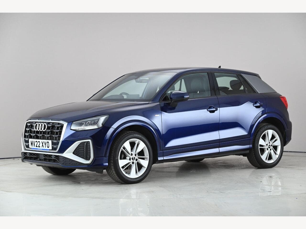 Audi Q2 thumbnail Front Left