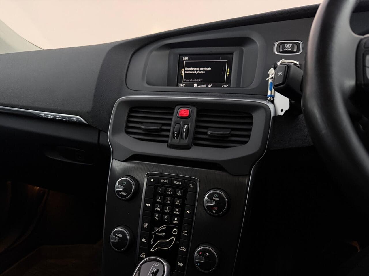 Volvo V40 Cross Country thumbnail Interior Front