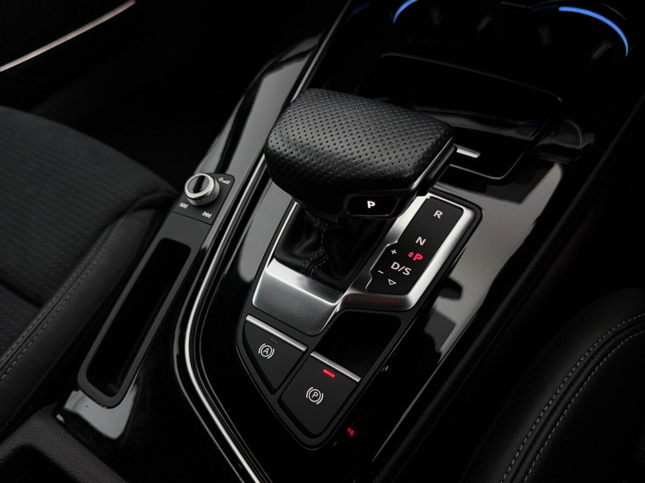 Audi A4 Avant thumbnail Interior Front