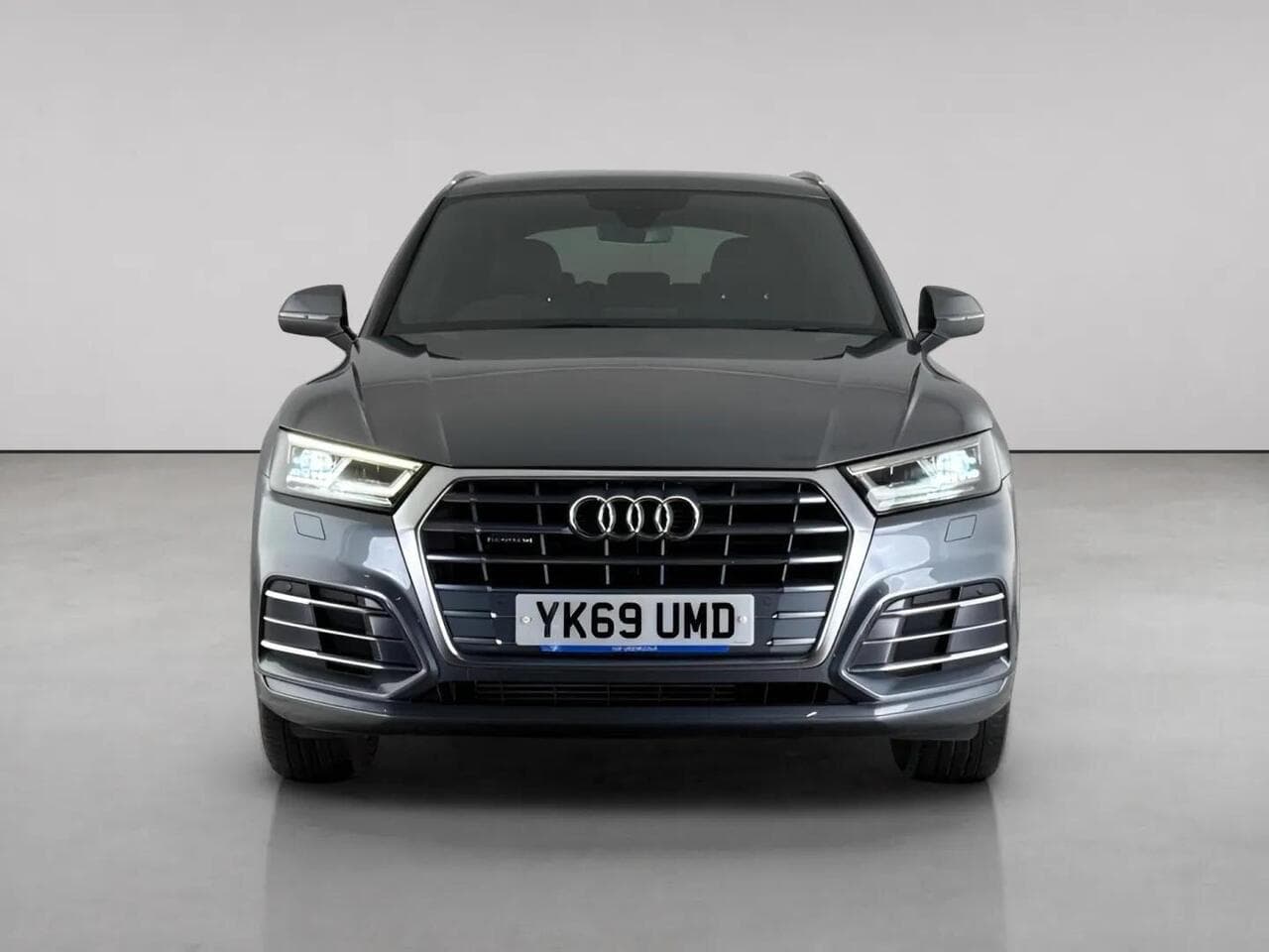 Audi Q5 thumbnail Front