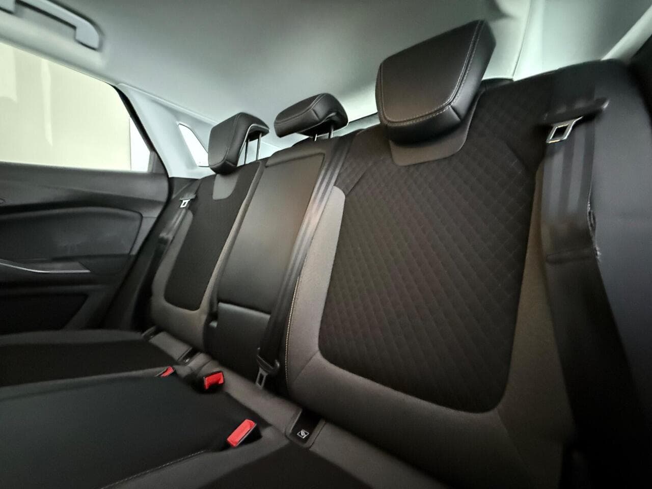 Vauxhall Grandland X thumbnail Seats Rear