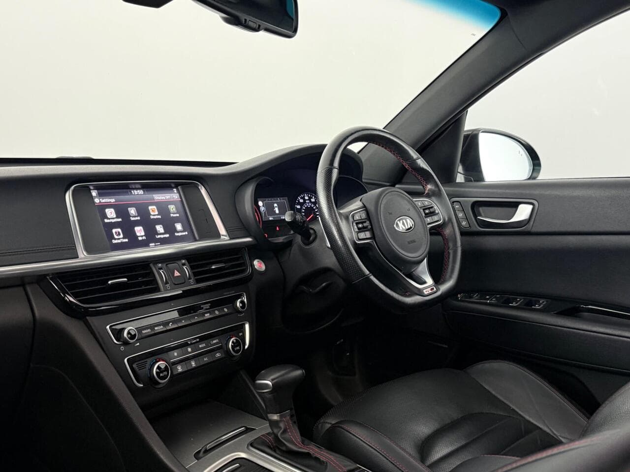 Kia Optima thumbnail Interior Front