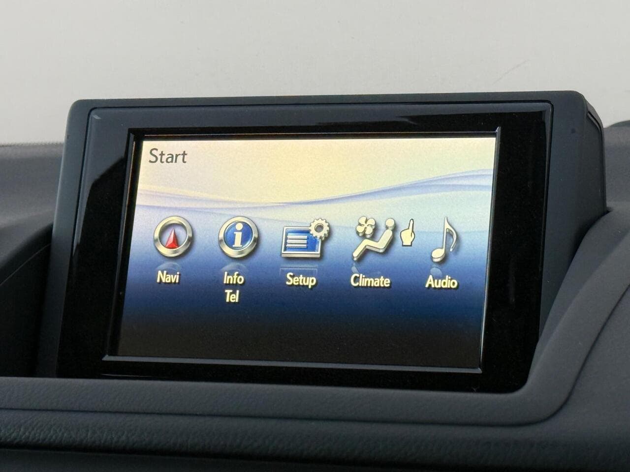 Lexus CT thumbnail Infotainment System